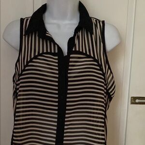 Black and Cream Sleeveless Blouse with Notched Collar
